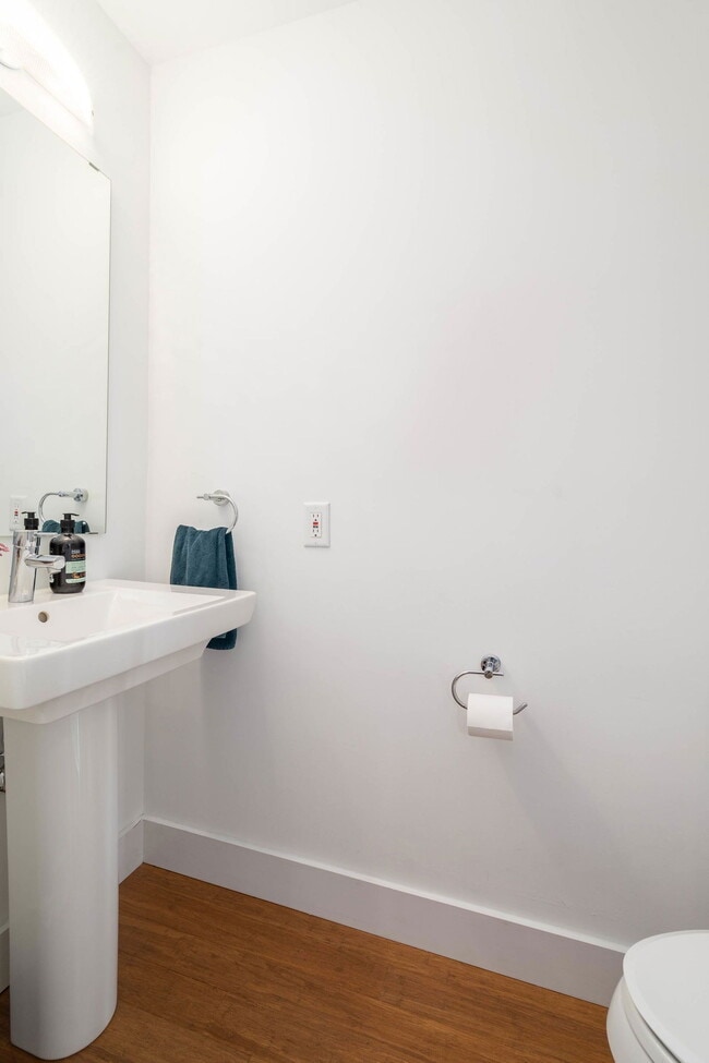 Building Photo - 1003 S 17th St