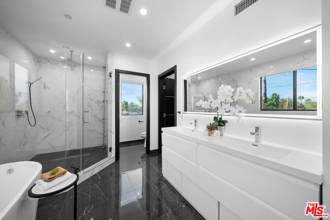 Building Photo - 5812 Willis Ave