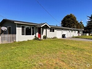 Building Photo - 0403 - Lewis Duplex