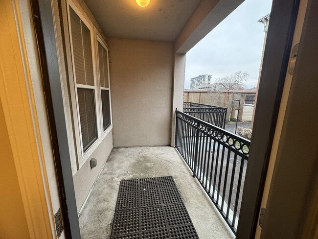 Building Photo - 70 W Carolina Ave