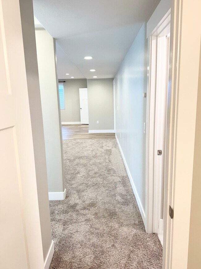 Building Photo - 6953 Canyon Meadows Dr