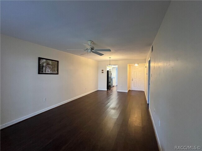 Building Photo - 760 E Gilchrist Ct