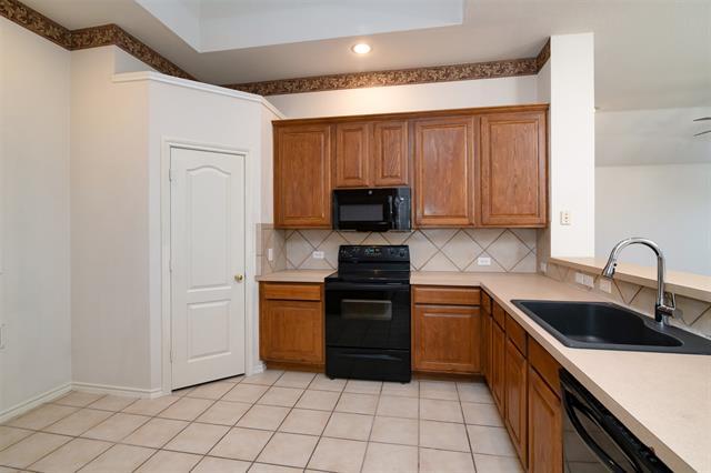 Building Photo - 1621 Oak Brook Ln