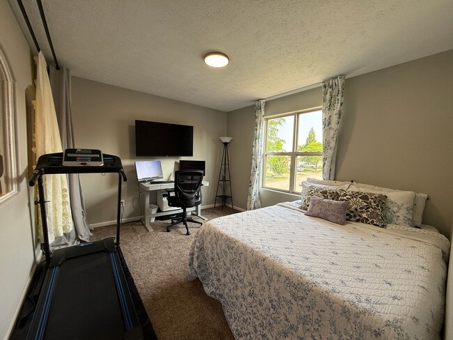 Building Photo - Experience Bright Living in This Stunning 4-Bedroom Home!