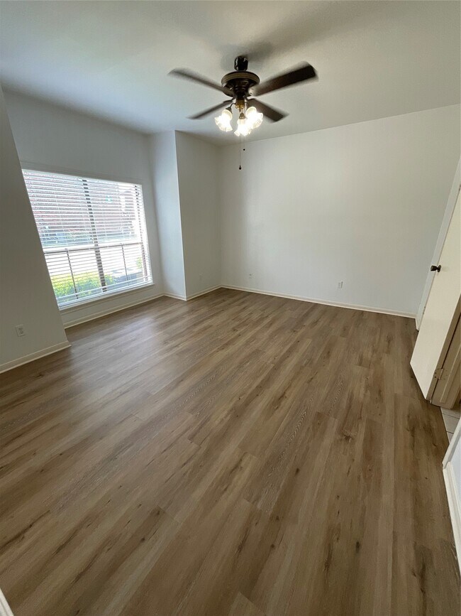 Building Photo - 3100 Walnut Bend Ln