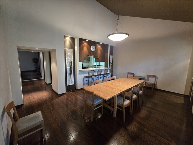 Building Photo - 3231 Hemingway Dr