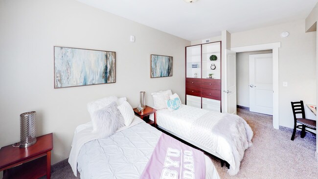 Building Photo - University View Rexburg (Past)