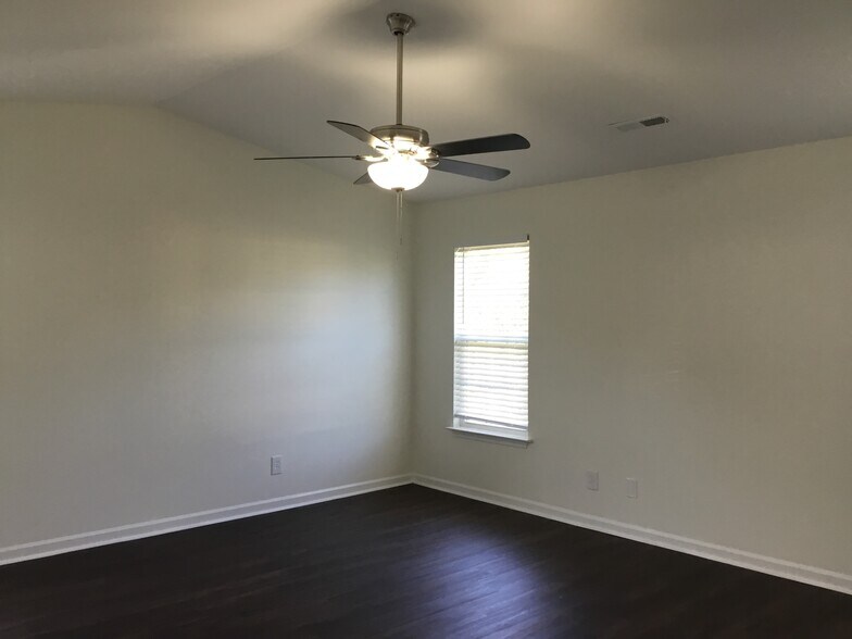 Building Photo - 917 Peachtree Meadows Cir