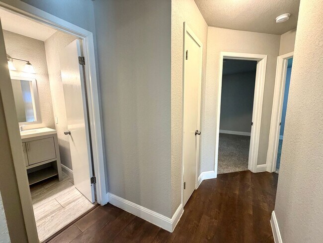 Building Photo - 3 bed 2 bath in Heritage Park