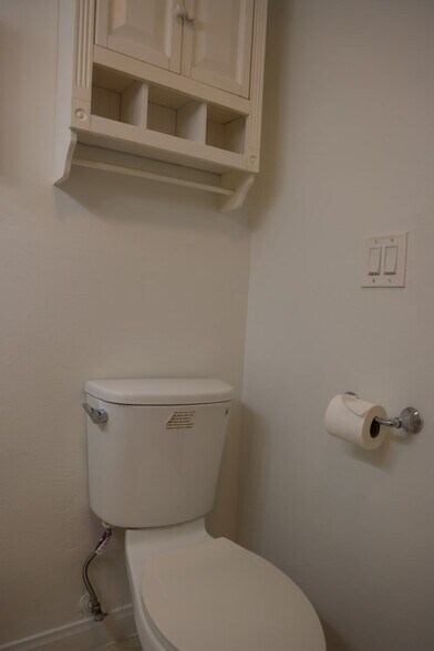 Building Photo - 5403 Newcastle Ave