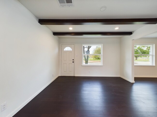 Building Photo - 2231 Latexo Dr