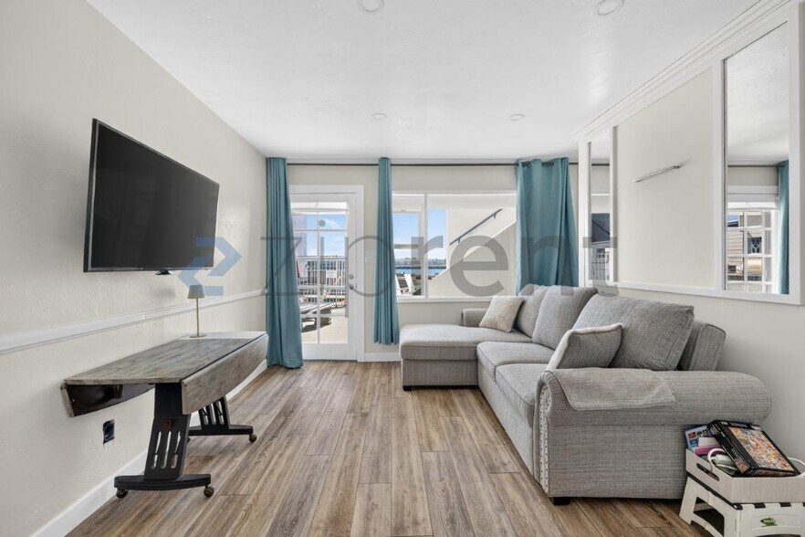 Building Photo - 2613 Mission Blvd