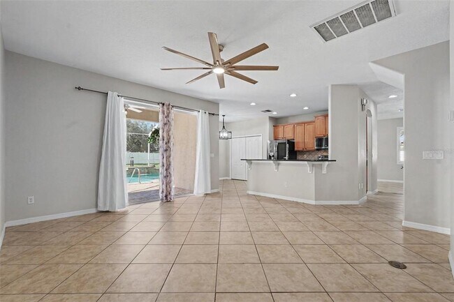 Building Photo - 301 Fern Gulley Dr