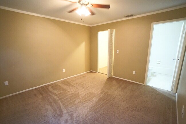 Building Photo - 3-Bed, 2-Bath, 1-Car Garage in the Carroll...