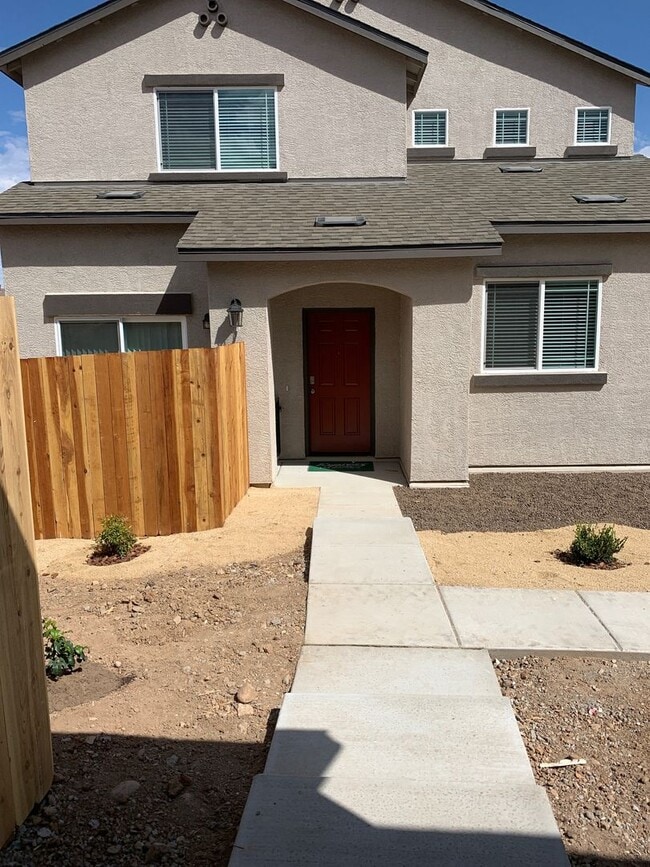 Building Photo - 4 bedroom Townhome with $1000 Rent Credit