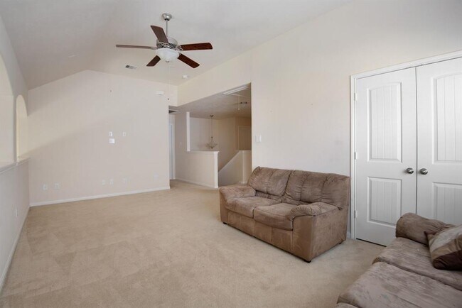 Building Photo - 24922 Clover Ranch Dr