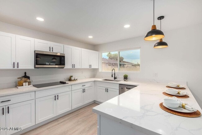 Building Photo - 3933 W Cactus Wren Dr