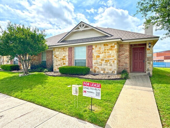 Primary Photo - Duplex