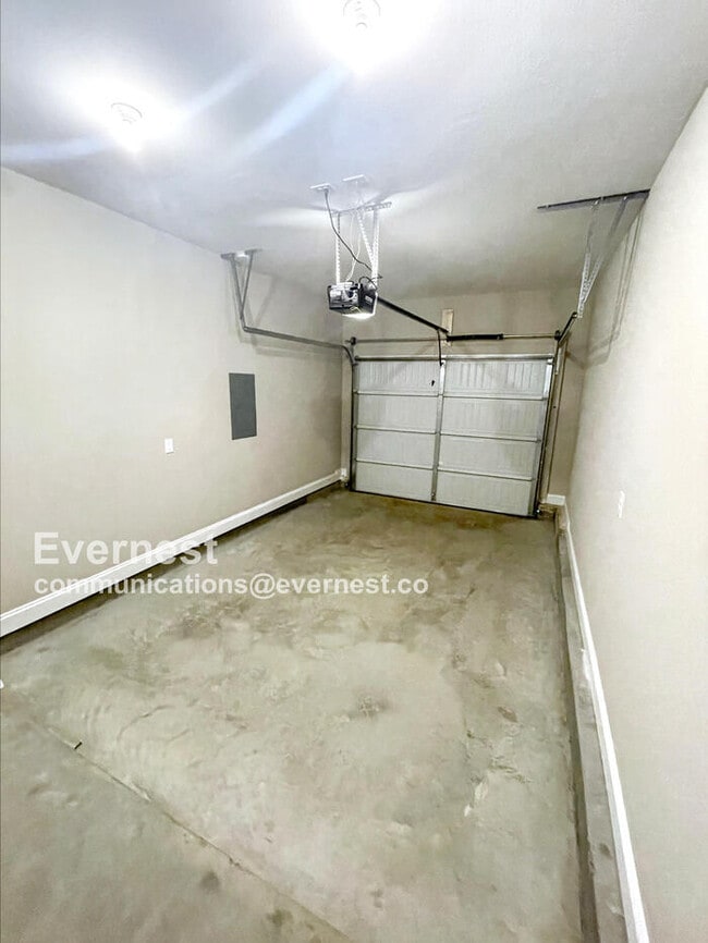 Building Photo - 3385 Polly Dr