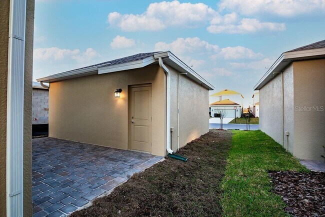 Building Photo - 6008 Blissful St