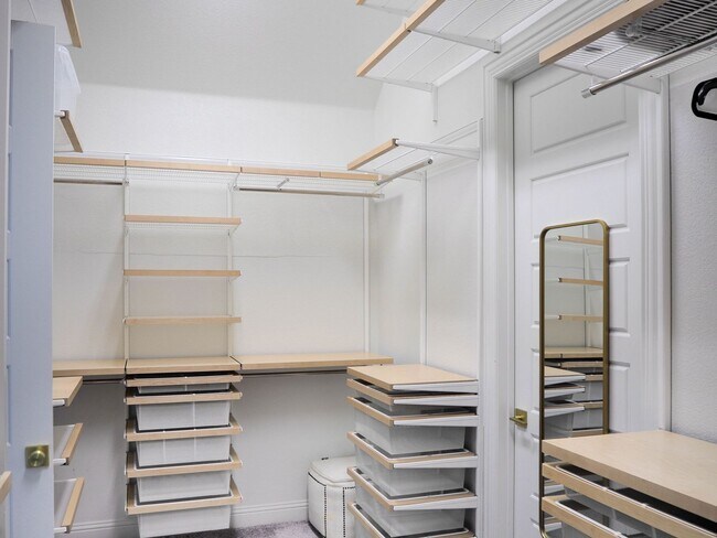 Building Photo - 1310 Sunflower Ave