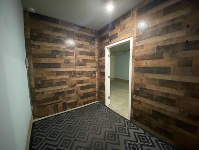 Building Photo - Oakview 3 Bedroom Beauty w/huge Bonus Room!