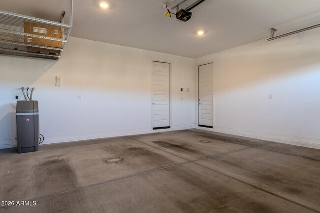 Building Photo - 1548 W Corral Rd