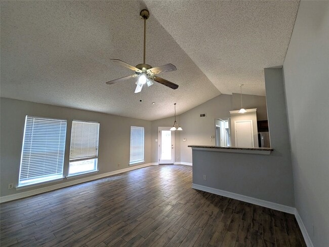 Building Photo - 323 Teakwood Ln