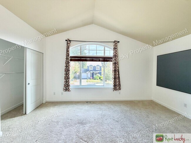 Building Photo - 16432 42nd Dr SE