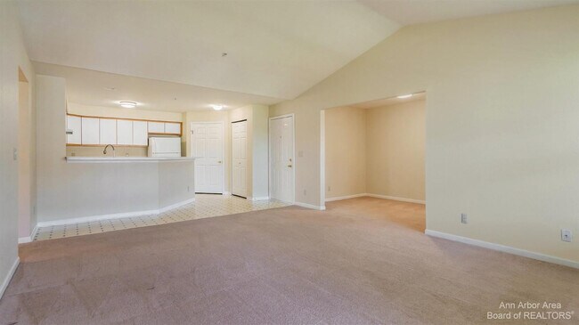 Building Photo - 1328 Heatherwood Ln