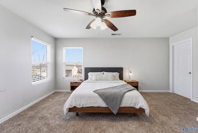 Building Photo - 3294 Castlecreek Dr SW