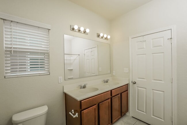 Building Photo - Perfect 3 bedroom ready to call home!