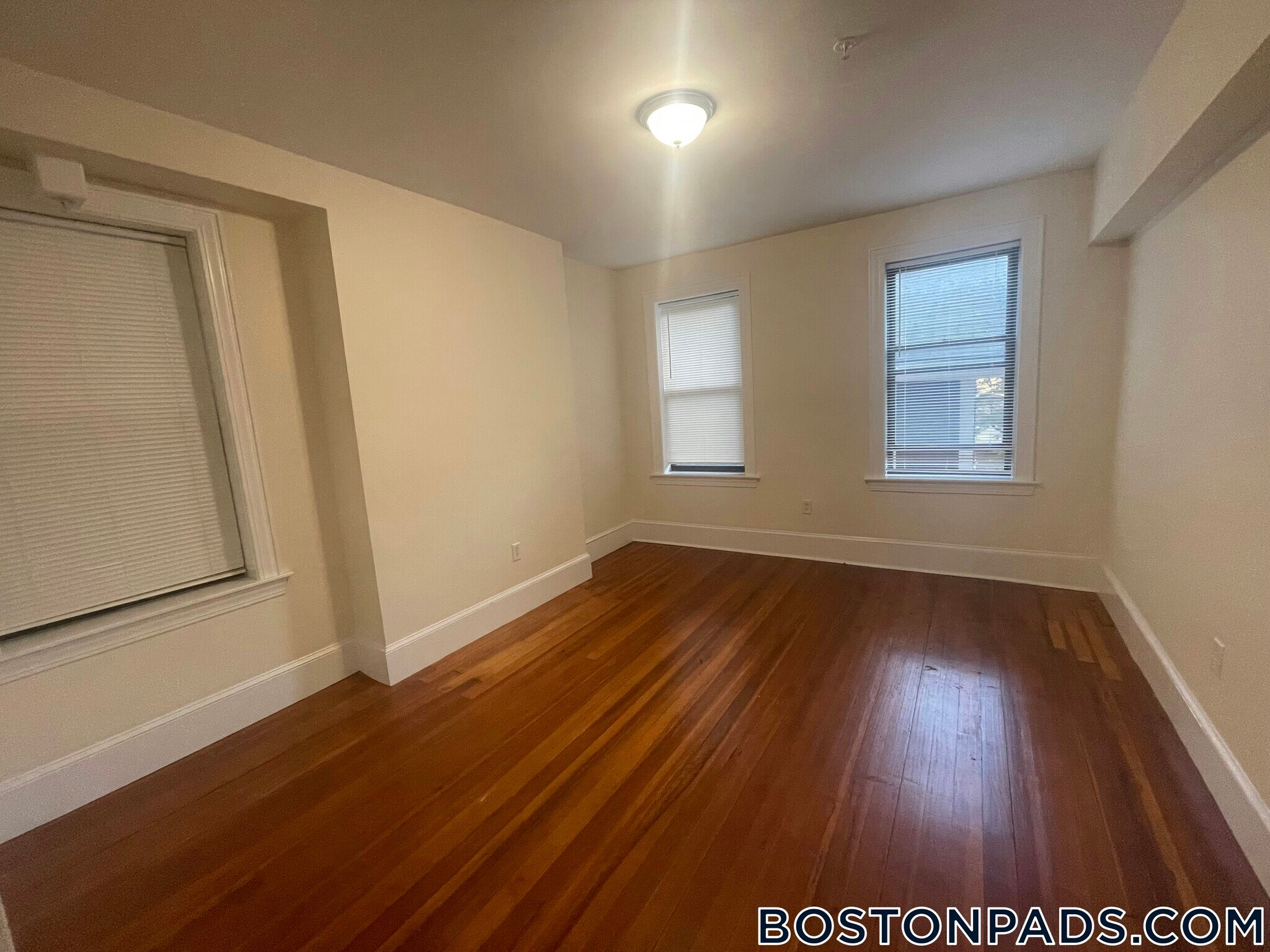 Building Photo - 881 Massachusetts Ave