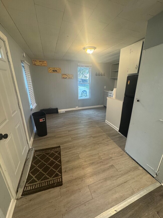 Building Photo - 515 Crouse St