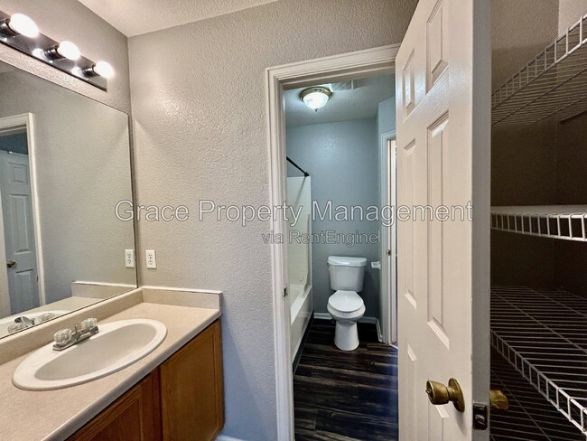 Building Photo - 424 W 91st Cir