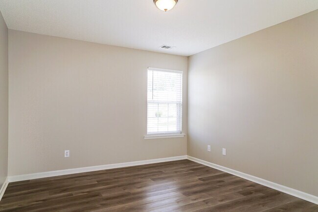 Building Photo - 8145 Wesley Farm Dr