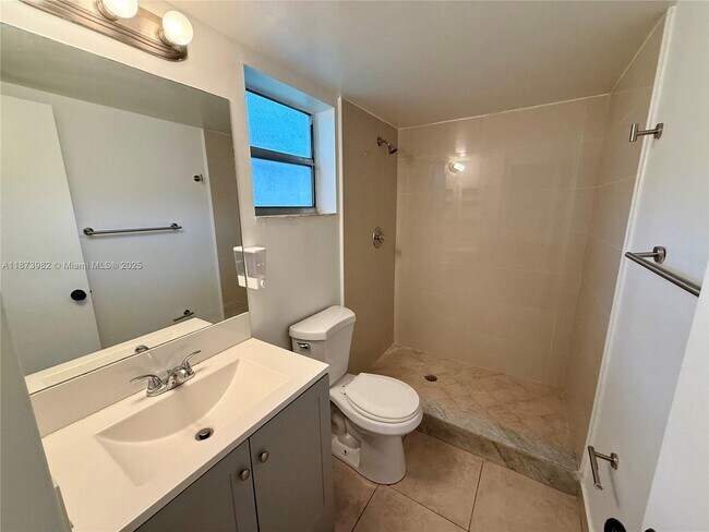 Building Photo - 702 Gardens Dr