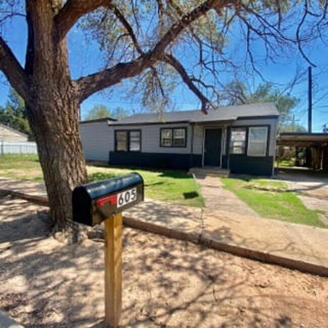 Building Photo - $0 First Month's Rent / $0 Deposit at Move-in