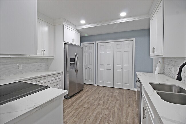 Building Photo - 7509 Elm St