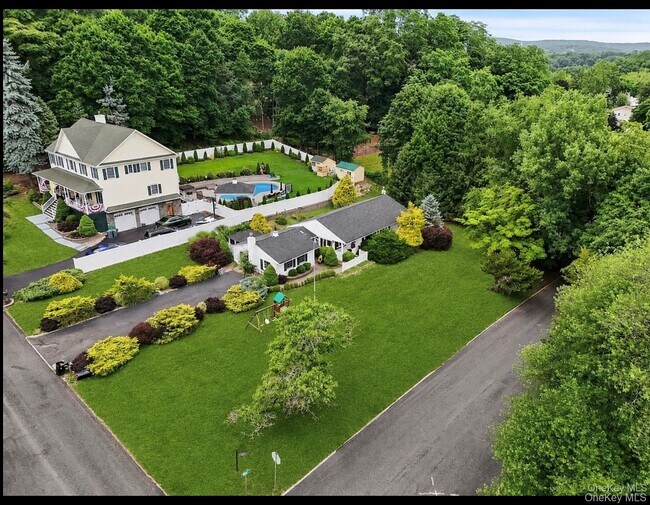 Building Photo - 14 Brisman Dr