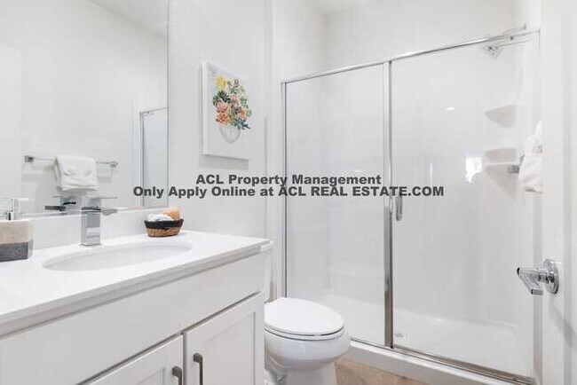 Building Photo - Modern 3BR/3BA Home in Bayshores | 1,542 Sq Ft | Prime Location