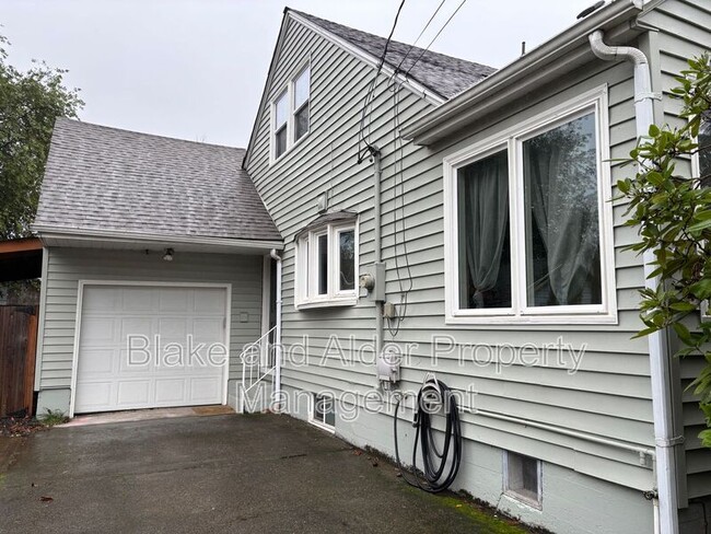 Building Photo - 7336 N Central St