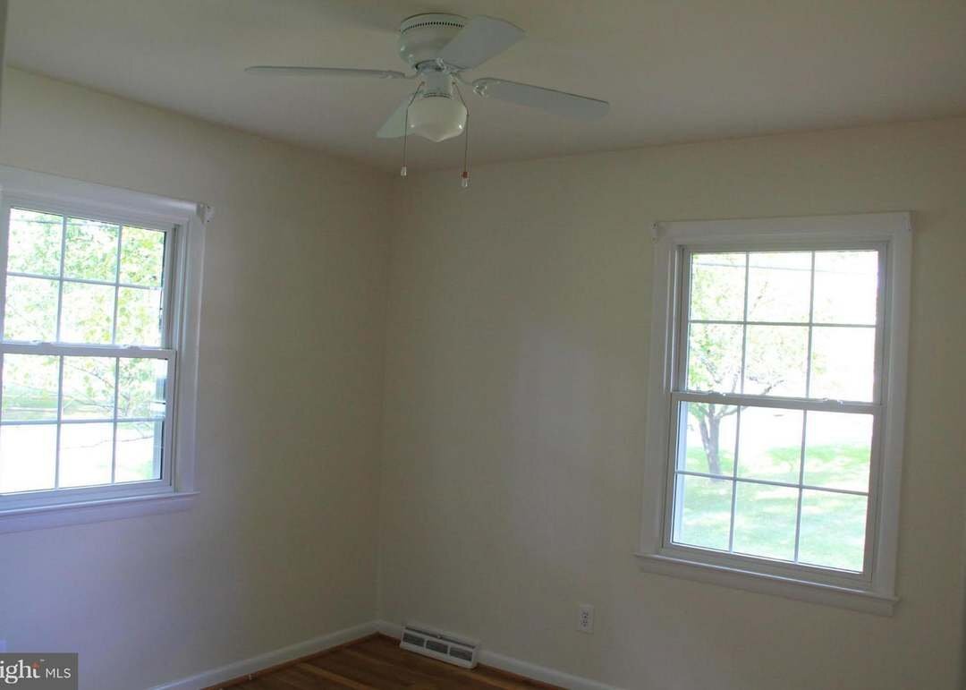 Building Photo - 8319 Sharon Dr