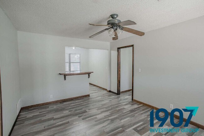 Building Photo - 608 N Janeway Ave