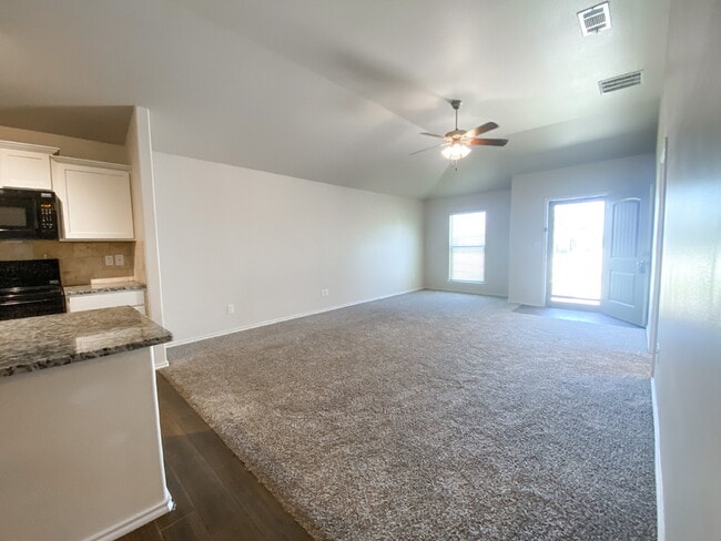 Building Photo - 3/2/2 Home in Windstone!