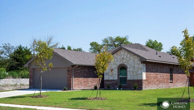 Building Photo - 10062 Spice Ln