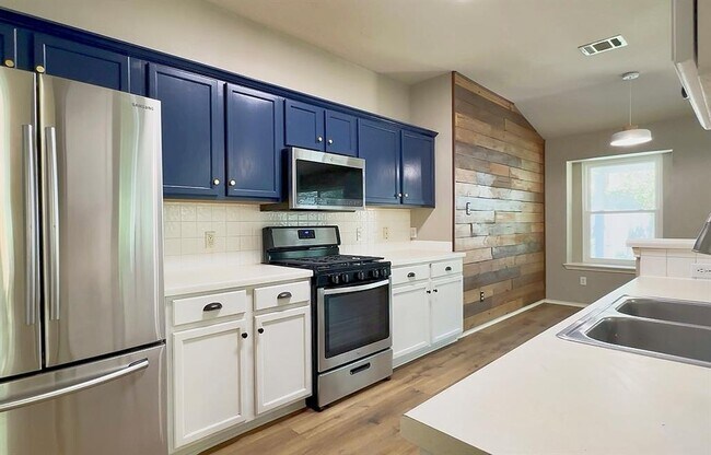 Building Photo - 906 Mammoth Ct