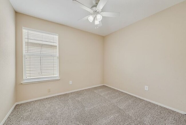 Building Photo - Newly updated home ready for move in