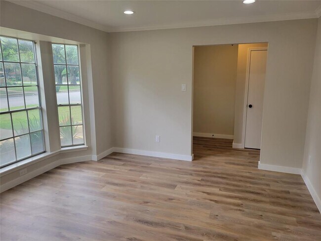 Building Photo - 1409 Drexel Dr