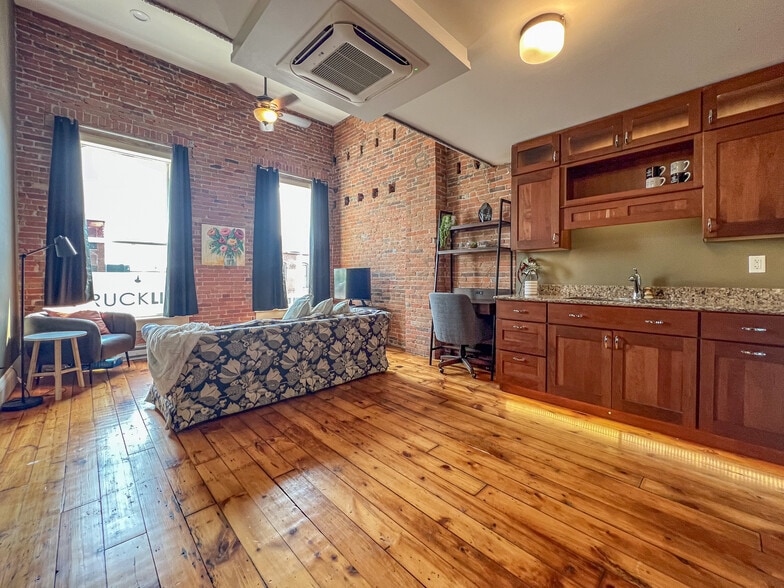 Building Photo - 1175 Iowa St